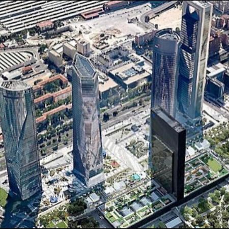 De Frente A 4 Torres, Habitacion Con Bano Hotel Madrid Eksteriør billede