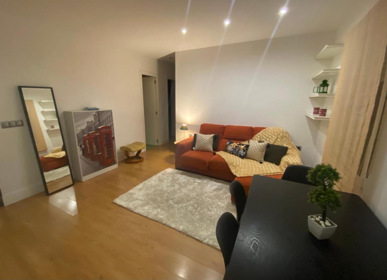 De Frente A 4 Torres, Habitacion Con Bano Hotel Madrid Eksteriør billede